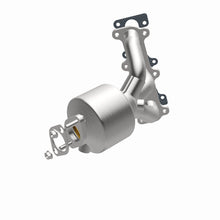 Load image into Gallery viewer, MagnaFlow Uni Catalytic Con DF 05-09 Hyundai Tucson 2.7 L P/S Manifold /05-07 Kia Truck