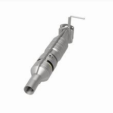 Load image into Gallery viewer, MagnaFlow 09-17 Ford F53 V10 6.8L Underbody Direct Fit Catalytic Converter
