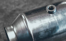 Load image into Gallery viewer, Magnaflow 5.00 C/A 3.00 Spun OEM Universal Converter
