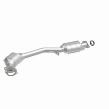 Load image into Gallery viewer, Magnaflow Conv DF 04 Forester 2.5L Rr CA
