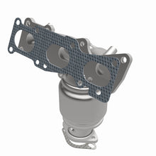 Load image into Gallery viewer, Magnaflow 07-10 Kia Sedona 3.8L California Grade CARB Compliant DF Manifold Catalytic Converter
