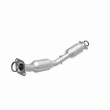 Load image into Gallery viewer, Magnaflow Conv DF 07-12 Nissan Versa 1.8L
