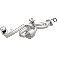 Load image into Gallery viewer, MagnaFlow Conv DF 01-03 Toyota Sienna 3.0L fr
