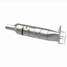 Load image into Gallery viewer, MagnaFlow 09-17 Ford F53 V10 6.8L Underbody Direct Fit Catalytic Converter
