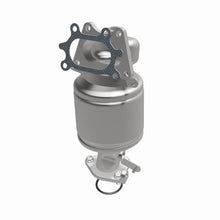 Load image into Gallery viewer, MagnaFlow Conv DF 04-07 Saturn VUE 3.5L Rear
