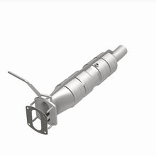 Load image into Gallery viewer, MagnaFlow 09-19 Ford F53 V10 6.8L Underbody 6.8L Direct Fit Catalytic Converter
