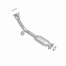 Load image into Gallery viewer, Magnaflow Conv DF 96-00 Toyota 4 Runner 2.7
