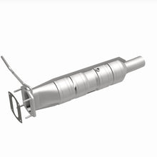 Load image into Gallery viewer, MagnaFlow 09-19 Ford F53 V10 6.8L Underbody 6.8L Direct Fit Catalytic Converter
