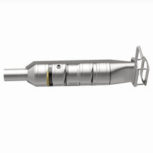 Load image into Gallery viewer, MagnaFlow 09-17 Ford F53 V10 6.8L Underbody Direct Fit Catalytic Converter
