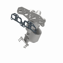 Load image into Gallery viewer, MagnaFlow OEM Grade 07-12 Nissan Sentra L4-2.5LGAS Direct Fit Federal Catalytic Converter
