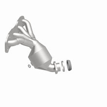 Load image into Gallery viewer, MagnaFlow Conv Direct Fit 09-14 Sentra 2.0L Manifold
