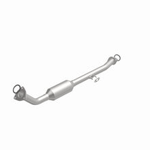 Load image into Gallery viewer, MagnaFlow Conv Direct Fit OEM 2001-2004 Toyota Sequoia Underbody
