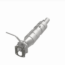 Load image into Gallery viewer, MagnaFlow 09-19 Ford F53 V10 6.8L Underbody 6.8L Direct Fit Catalytic Converter

