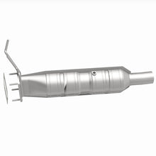 Load image into Gallery viewer, MagnaFlow 09-19 Ford F53 V10 6.8L Underbody 6.8L Direct Fit Catalytic Converter
