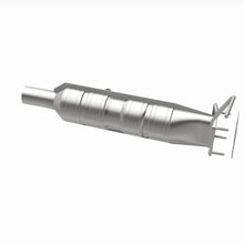 Load image into Gallery viewer, MagnaFlow 09-19 Ford F53 V10 6.8L Underbody 6.8L Direct Fit Catalytic Converter
