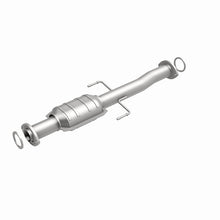 Load image into Gallery viewer, MagnaFlow Conv DF 02-04 Toyota Tacoma 2.7L Rear
