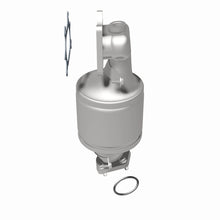 Load image into Gallery viewer, MagnaFlow Conv DF 04-07 Saturn VUE 3.5L Front
