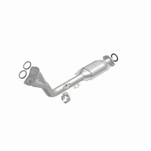 Load image into Gallery viewer, Magnaflow Conv DF 96-00 Toyota 4 Runner 2.7
