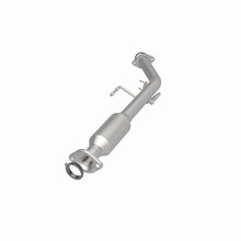 Load image into Gallery viewer, Magnaflow 01-03 Toyota Sienna 3.0L Direct Fit Converter
