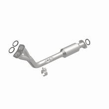 Load image into Gallery viewer, MagnaFlow Converter Direct Fit California Grade 96-98 Toyota 4Runner 2.7L
