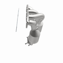 Load image into Gallery viewer, MagnaFlow OEM Grade 07-12 Nissan Sentra L4-2.5LGAS Direct Fit Federal Catalytic Converter
