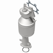 Load image into Gallery viewer, MagnaFlow Conv DF 04-07 Saturn VUE 3.5L Rear
