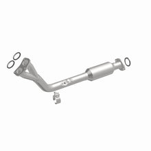 Load image into Gallery viewer, MagnaFlow Converter Direct Fit California Grade 96-98 Toyota 4Runner 2.7L
