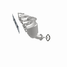 Load image into Gallery viewer, MagnaFlow Conv Direct Fit 11-13 Kia Sorento 2.4L Manifold
