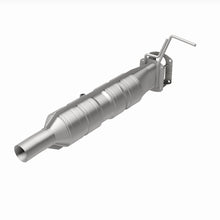 Load image into Gallery viewer, MagnaFlow 09-19 Ford F53 V10 6.8L Underbody 6.8L Direct Fit Catalytic Converter
