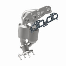 Load image into Gallery viewer, MagnaFlow OEM Grade 07-12 Nissan Sentra L4-2.5LGAS Direct Fit Federal Catalytic Converter
