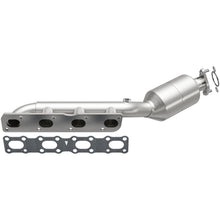 Load image into Gallery viewer, MagnaFlow Direct-Fit SS Catalytic Converter 04-06 Nissan Titan 5.6L V8 (California)
