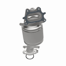 Load image into Gallery viewer, MagnaFlow Conv DF 04-07 Saturn VUE 3.5L Rear
