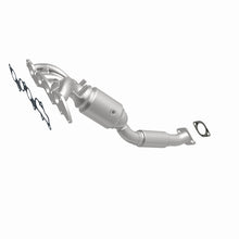 Load image into Gallery viewer, Magnaflow 09-10 Ford Focus 2.0L Direct Fit Converter
