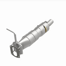 Load image into Gallery viewer, MagnaFlow 09-17 Ford F53 V10 6.8L Underbody Direct Fit Catalytic Converter
