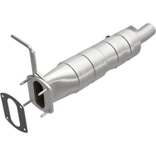 Load image into Gallery viewer, MagnaFlow 09-17 Ford F53 V10 6.8L Underbody Direct Fit Catalytic Converter
