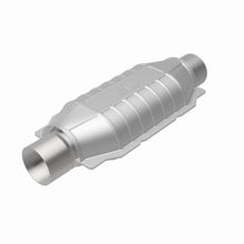 Load image into Gallery viewer, MagnaFlow Conv Univ 2.5in ID Inlet/Outlet Center/Center Oval Rear
