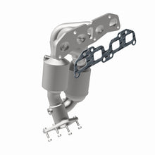 Load image into Gallery viewer, MagnaFlow OEM Grade 07-12 Nissan Sentra L4-2.5LGAS Direct Fit Federal Catalytic Converter
